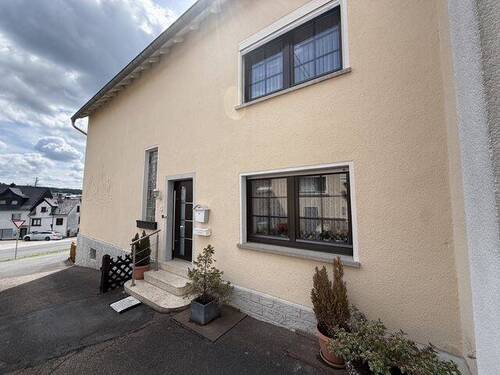Seitenansicht - 5 Zimmer Einfamilienhaus in Ransbach-Baumbach