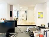 Bild 1 - Schreibtisch-Arbeitsplatz im hellen Büro nahe Gärtnerplatz und Isar