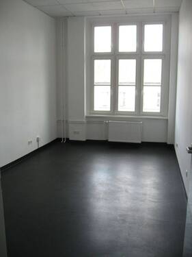 2. Zimmer zur Straße - 