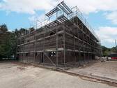 Hausansicht - Parkplätze direkt vor der Tür - Moderne Neubau-Gewerbefläche