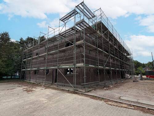 Hausansicht - Parkplätze direkt vor der Tür - Moderne Neubau-Gewerbefläche