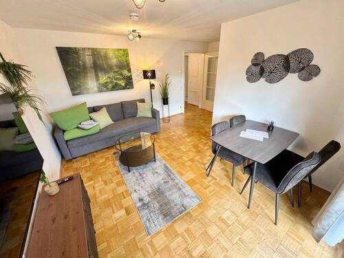 Wohnzimmer - 2 Zimmer Etagenwohnung zur Miete in Dresden