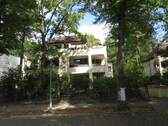 Hausansicht - 14193 Berlin-Grunewald, ruhig in allerbester Wohnlage im 1.OG, hochwertige Grundsanierung, komplette EBK, große Terrasse - zusätzlich Tiefgaragenplatz