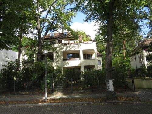 Hausansicht - 14193 Berlin-Grunewald, ruhig in allerbester Wohnlage im 1.OG, hochwertige Grundsanierung, komplette EBK, große Terrasse - zusätzlich Tiefgaragenplatz