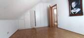 Schlafzimmer mit Einbauschrank - 