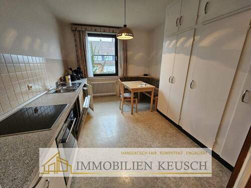 Großzügige Küche im EG - 6 Zimmer Einfamilienhaus in Syke