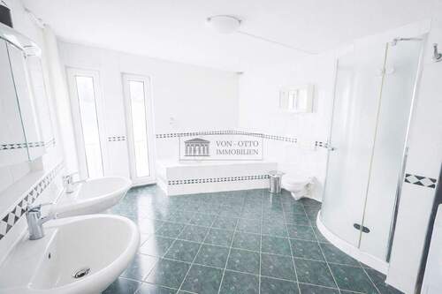 Tageslichtbad 1st OG - 