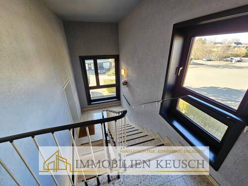 Helles gepflegtes Treppenhaus - 