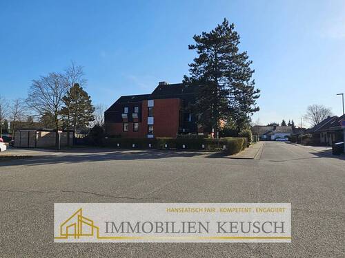 ruhige Sackgasse mit Parkplatz - 