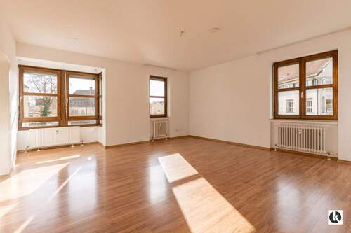 Wohnzimmer - 3 Zimmer Etagenwohnung zum Kaufen in Neuburg an der Donau