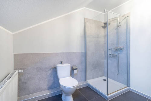 Dachgeschoss Badezimmer - 