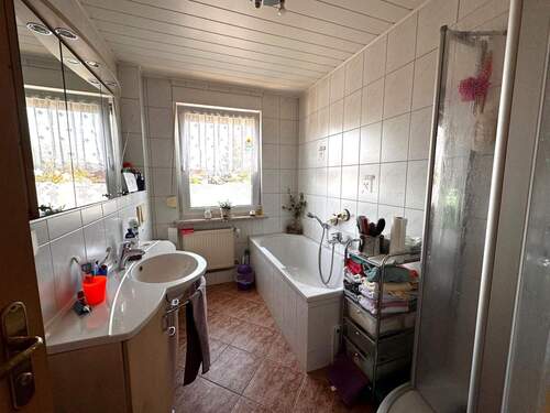 Bad.jpeg - Reihenmittelhaus mit 109,00 m&sup2; in Halle (Saale) zum Kaufen