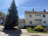 Hausansicht mit Garage - 5 Zimmer Reihenendhaus zum Kaufen in Isny im Allgäu