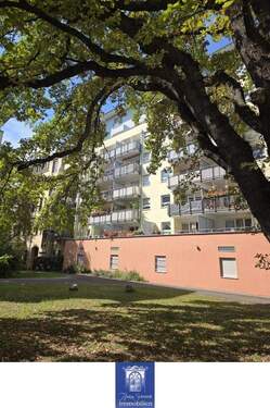 Hausansicht - Elbnah, Wohnen im Grünen - mit Balkon und Sonnenfeeling!