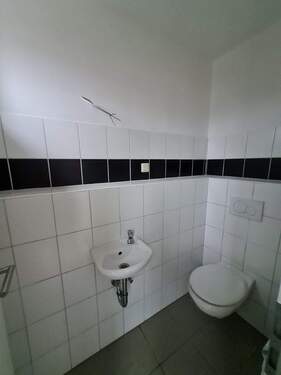 Gäste-WC.jpg - 5 Zimmer Etagenwohnung zur Miete in Riegelsberg
