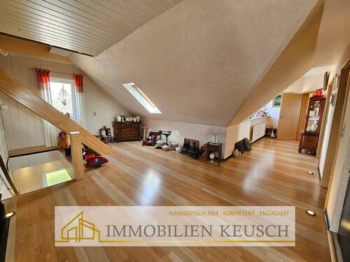 Großer heller Flur OG - 7 Zimmer Einfamilienhaus zum Kaufen in Langwedel