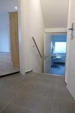 Flur EG.JPG - 6 Zimmer Mehrfamilienhaus, Wohnhaus zum Kaufen in Bünde