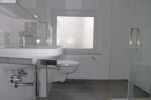 Bad EG.JPG - 6 Zimmer Mehrfamilienhaus, Wohnhaus in Bünde