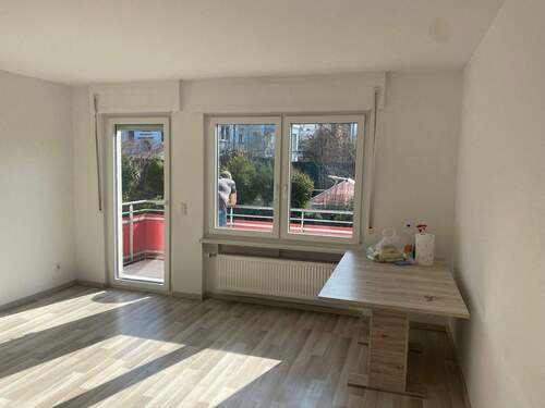 Wohnzimmer.JPEG - 4 Zimmer Etagenwohnung zum Kaufen in Heilbronn