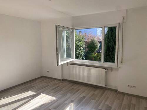 Schlafzimmer-1.JPEG - 4 Zimmer Etagenwohnung in Heilbronn