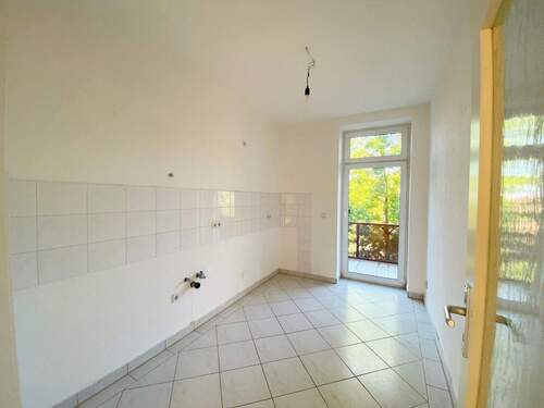 Küche mit Balkonzugang - 3 Zimmer Etagenwohnung zur Miete in Chemnitz