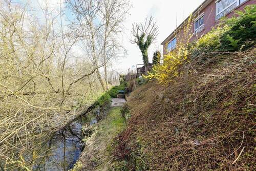 Sitzplatz direkt am Wasser - 