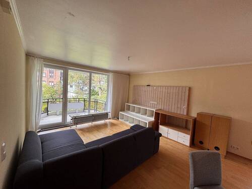 Blick ins Wohnzimmer - 
