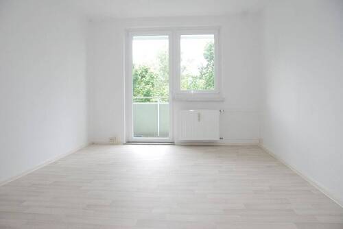 Wohnzimmer Vergleichswohnung - Hübsche 2-Raum-Wohnung mit Balkon nahe Stadtpark