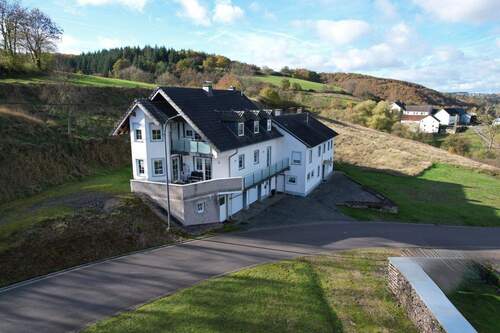 1.JPG - Familienfreundliches, modernisiertes Haus, auf großem Grundstück, in Niederpierscheid
