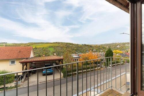 Titelbild ETW 6 Immowelt - Helles 1-Zimmer-Apartment mit Blick über die Weinberge