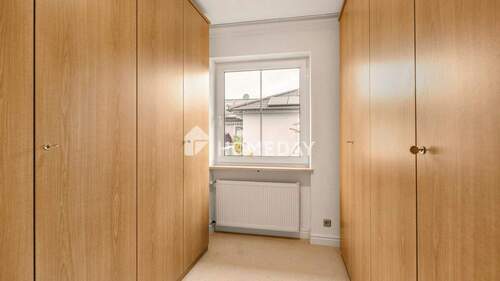 W1 EG Ankleidezimmer 1 - 