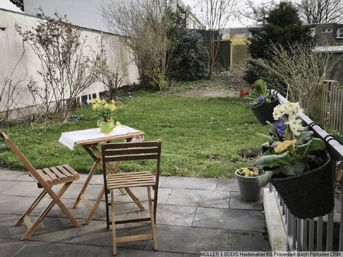 Blick in den Garten - 3 Zimmer Reihenendhaus zum Kaufen in Hamburg