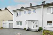 Vorderansicht - Ein Zuhause für heute - sanierte und top gepflegte Doppelhaushälfte