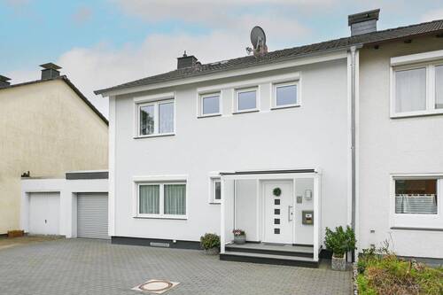 Vorderansicht - Ein Zuhause für heute - sanierte und top gepflegte Doppelhaushälfte