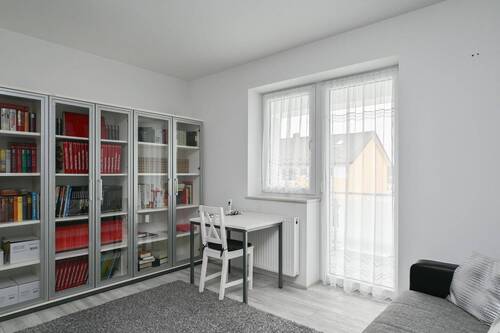 Kinderzimmer/Büro - 