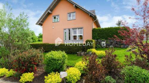 Garten 2 - 8 Zimmer Einfamilienhaus zum Kaufen in Tuningen