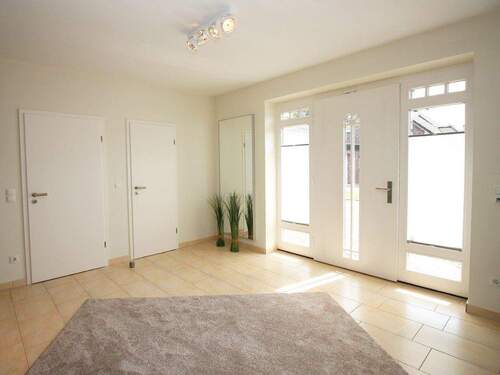 Großzügiger Eingangsbereich - 