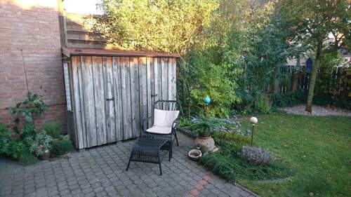 Gartenschuppen, alte Terrasse - 