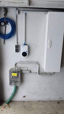 Wallbox und Stromanschluß - 