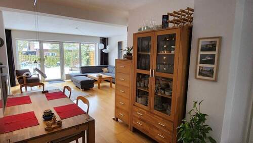 Blick ins Wohnzimmer - Reihenmittelhaus mit 130,00 m&sup2; in Seelze zum Kaufen