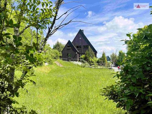 Blick von der Wiese - 6 Zimmer Doppelhaushälfte zum Kaufen in Altenberg