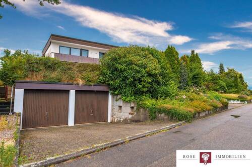 Ansicht Süd und Garagen - Einfamilienhaus mit 224,90 m² in Leutenbach zum Kaufen