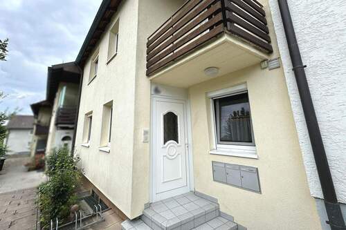 Ansicht Eingang - 7 Zimmer Mehrfamilienhaus, Wohnhaus zum Kaufen in Stuttgart