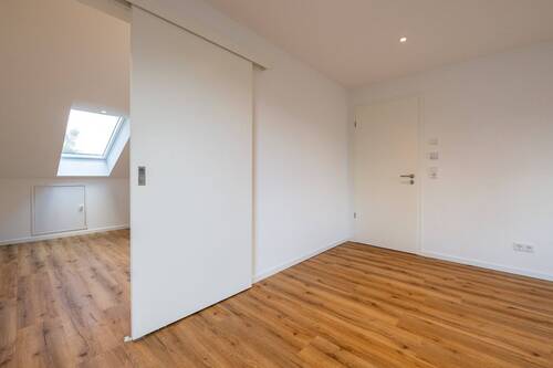 Ankleide mit Schiebetür - 