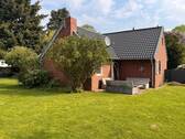 Garten mit seitlicher Terrasse - 4 Zimmer Mehrfamilienhaus, Wohnhaus in Erkelenz