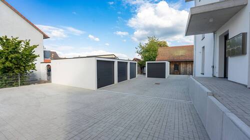 Ansicht_Garagen.jpg - 3 Zimmer Terrassenwohnung in Roth