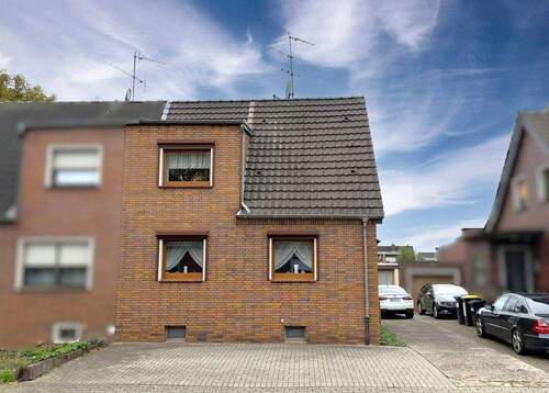 Titelbild - Gepflegte Doppelhaushälfte mit zwei Garagen und großem Garten in Duisburg-Overbruch!