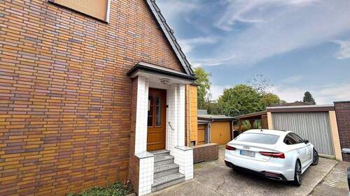 Einfahrt - 6 Zimmer Doppelhaushälfte zum Kaufen in Duisburg