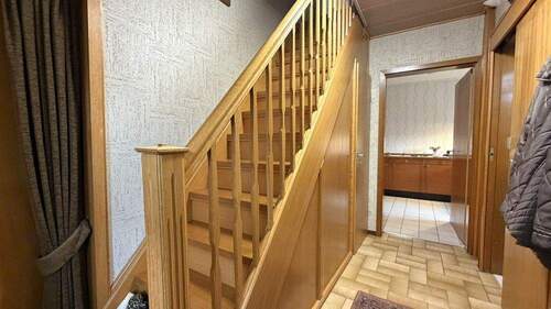 Flur - 6 Zimmer Doppelhaushälfte in Duisburg