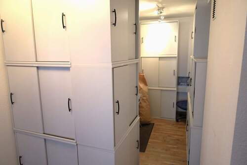 Abstellraum mit Schränken - 